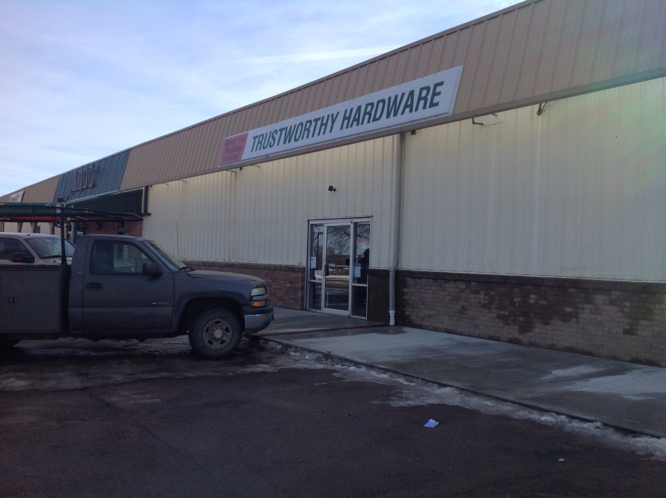 Sold* Menford's Trustworthy Hardware Store, Niobrara, NE Cabin